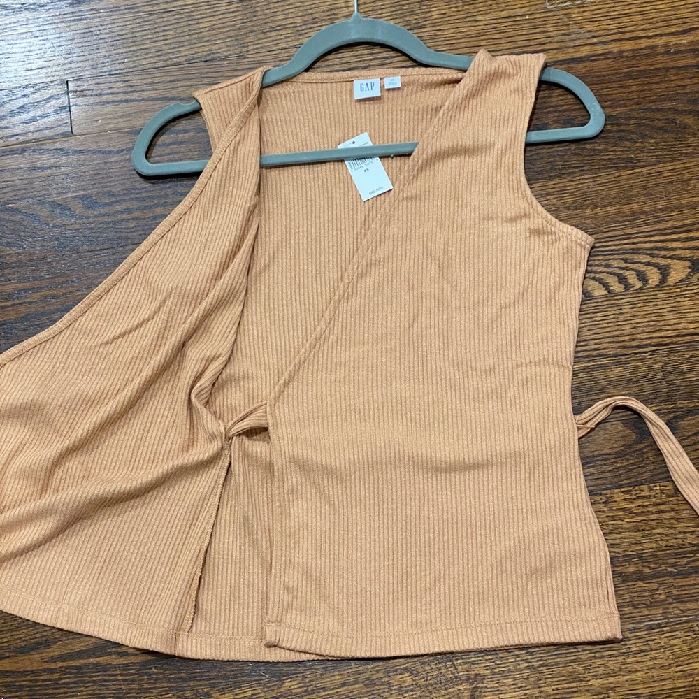 SOFTSPUN FITTED WRAP TOP - GAP - Picture 4 of 6